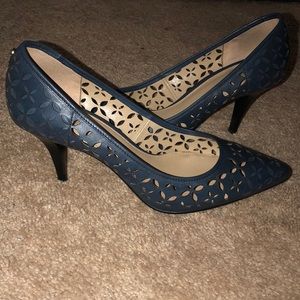 Michael kors blue pumps